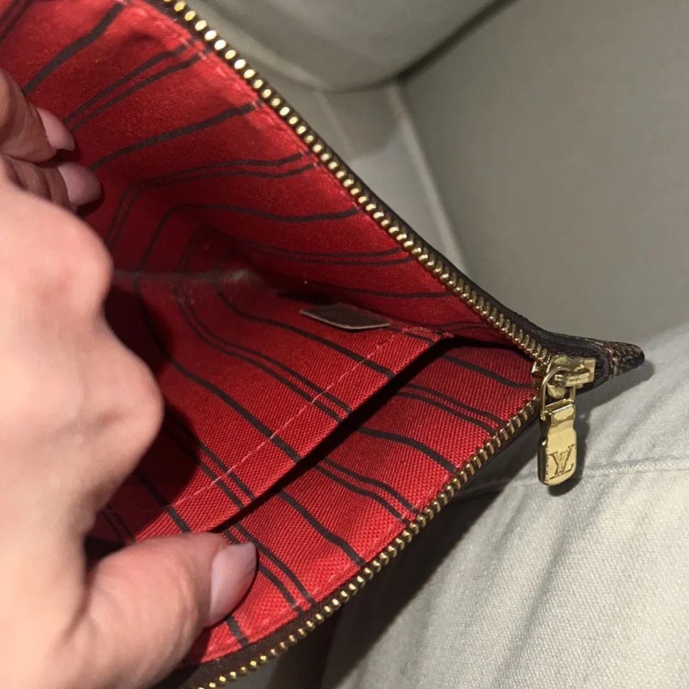 Louis Vuitton Neverfull Pochette - Picture 4 of 6